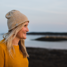 Load image into Gallery viewer, besser. stripe beanie argan & ozone