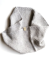 Load image into Gallery viewer, betra. short loop scarf ozone