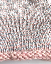 Load image into Gallery viewer, besser. mini stripe beanie rose & ozone