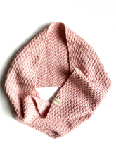 Load image into Gallery viewer, betra. short loop scarf rose