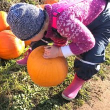 Load image into Gallery viewer, besser. mini stripe beanie pacifique & ozone