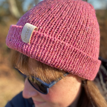 Load image into Gallery viewer, meglio. rosa beanie
