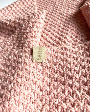 Load image into Gallery viewer, betra. short loop scarf rose
