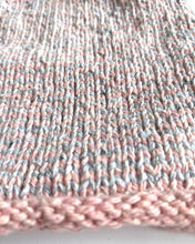 Load image into Gallery viewer, besser. mini stripe beanie rose &amp; ozone
