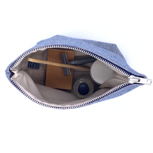 Load image into Gallery viewer, Lomme navy wash bag
